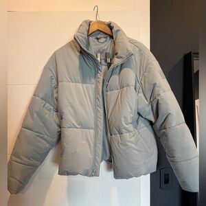 Alo Stretch Woven Street Puffer in light blue/grey (fog?)